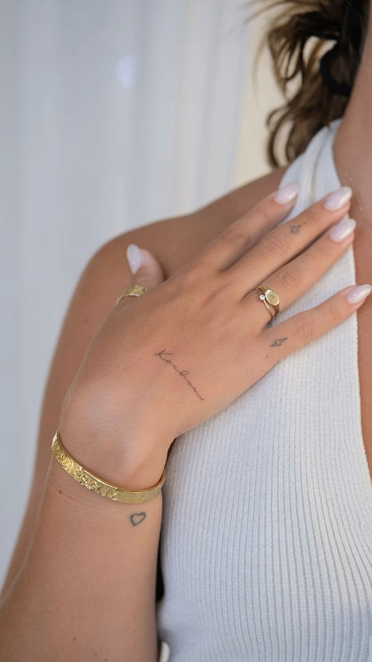 27 Ideas Fine Line Tattoo : Dainty, Bold, and Full of Personality
