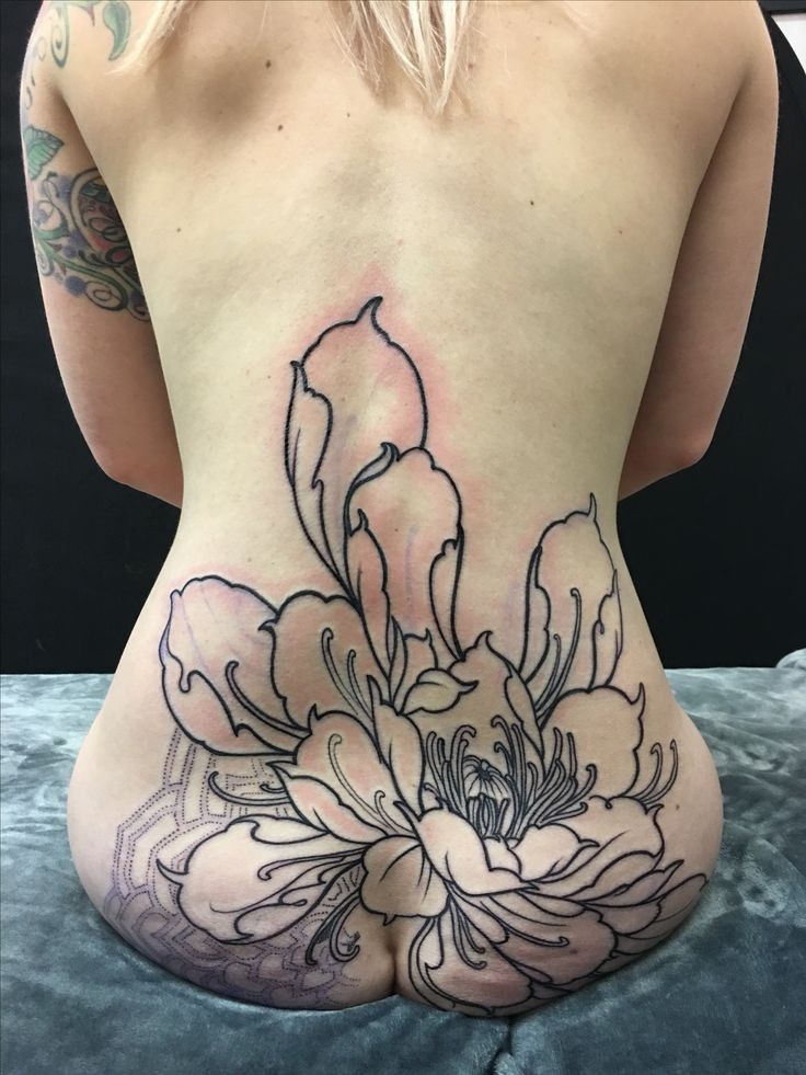 18 Stunning Lower Back Tattoo Ideas for Women & Men: Classy & Artistic Inspiration