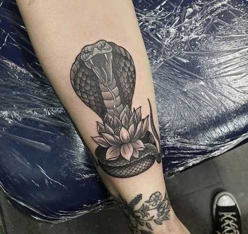 29 Snake and Flower Tattoos Ideas