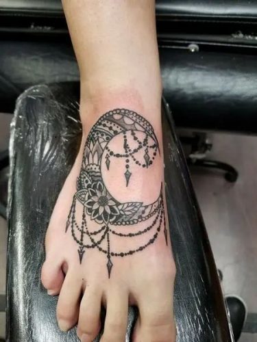 29 Striking Foot Tattoo Ideas for Women