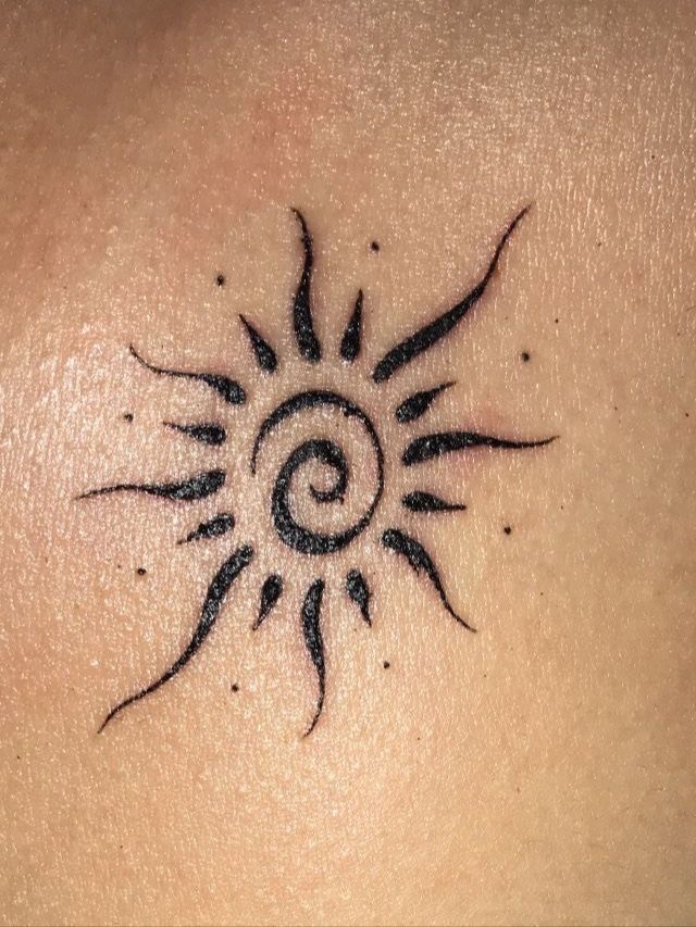 25 Sun Tattoo Ideas  for Men &#038; Women: Unique Designs &#038; Abstract Styles