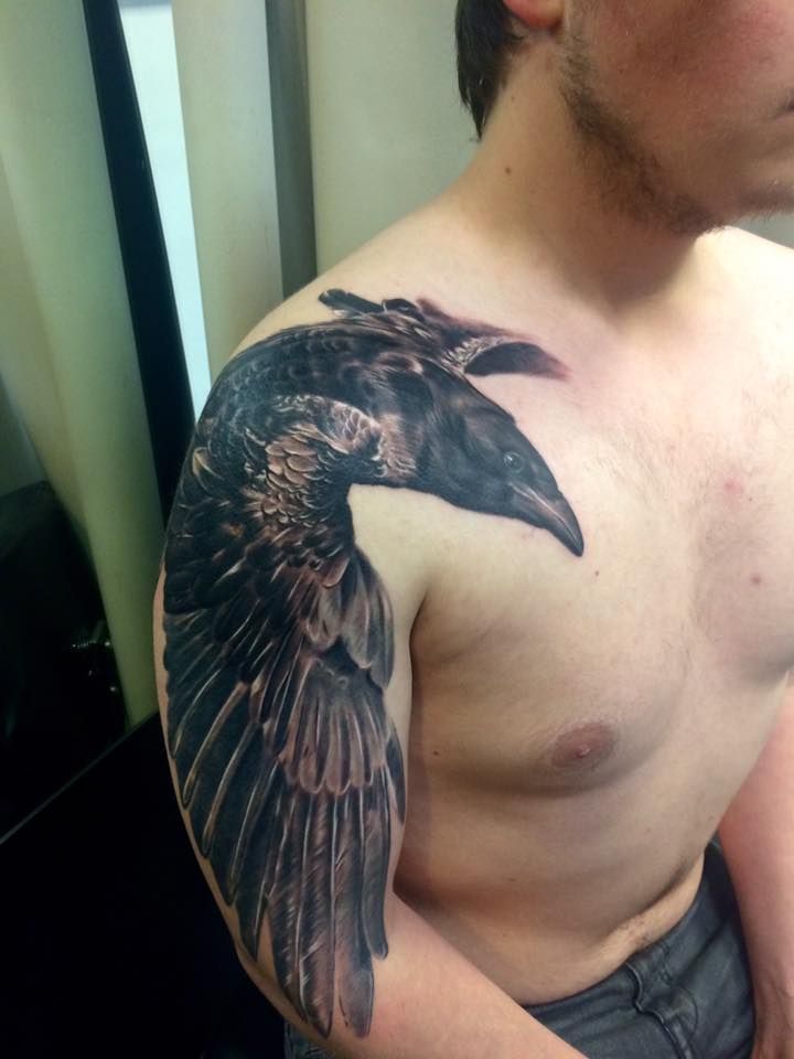26 Shoulder Tattoo Ideas Women and Men – Ornamental, Fine Line, Eagle, Stencil, and More