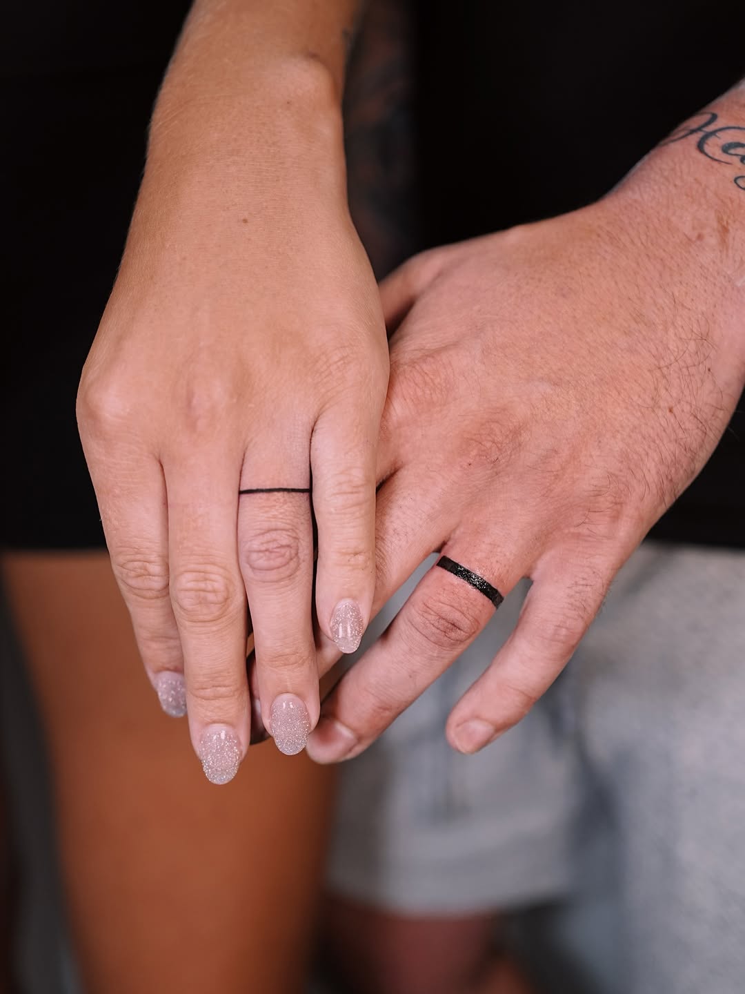 31 Ring Tattoo Ideas: Modern Bands, Meaningful Symbols & Subtle Couples Ink