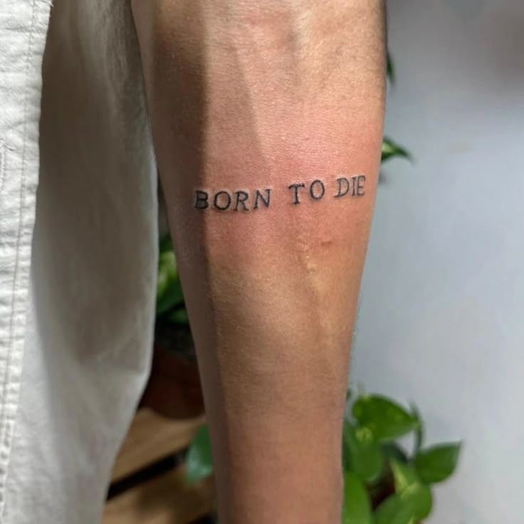 30 Born to Die Tattoo Ideas : Aesthetic Lettering, Stomach and Collarbone Placement