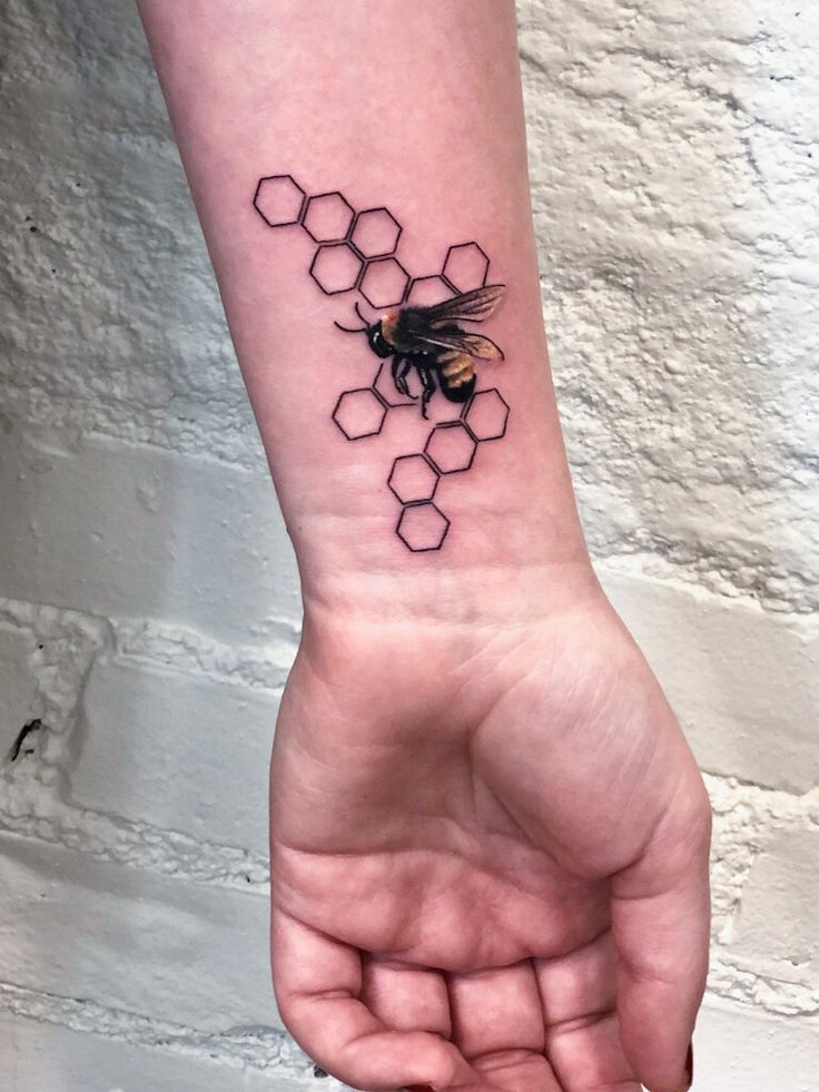 30 Honeycomb Tattoo Ideas  with Bees, Flowers, and Geometric Patterns for Men and Women
