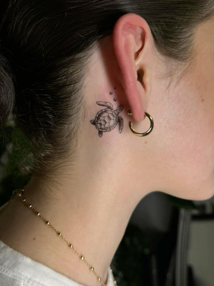 28 Ear Tattoo Ideas for Women and Men with Piercings Inner, Behind, Side, Fine Line, Flowers, Mandala, Moon, Rose, Cross, Stars, Spider Web