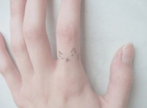 27 Cat Tattoo Ideas for the Finger