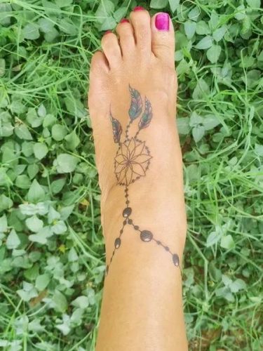 29 Striking Foot Tattoo Ideas for Women