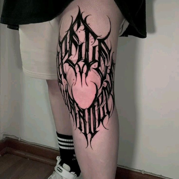 29 Unique Knee Tattoo Ideas : Traditional, Japanese, Gothic, Flower, Skull on Moth, Symmetrical Designs