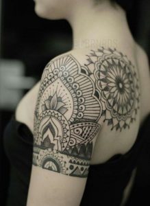 23 Fashionable Shoulder Tattoo Ideas for Women