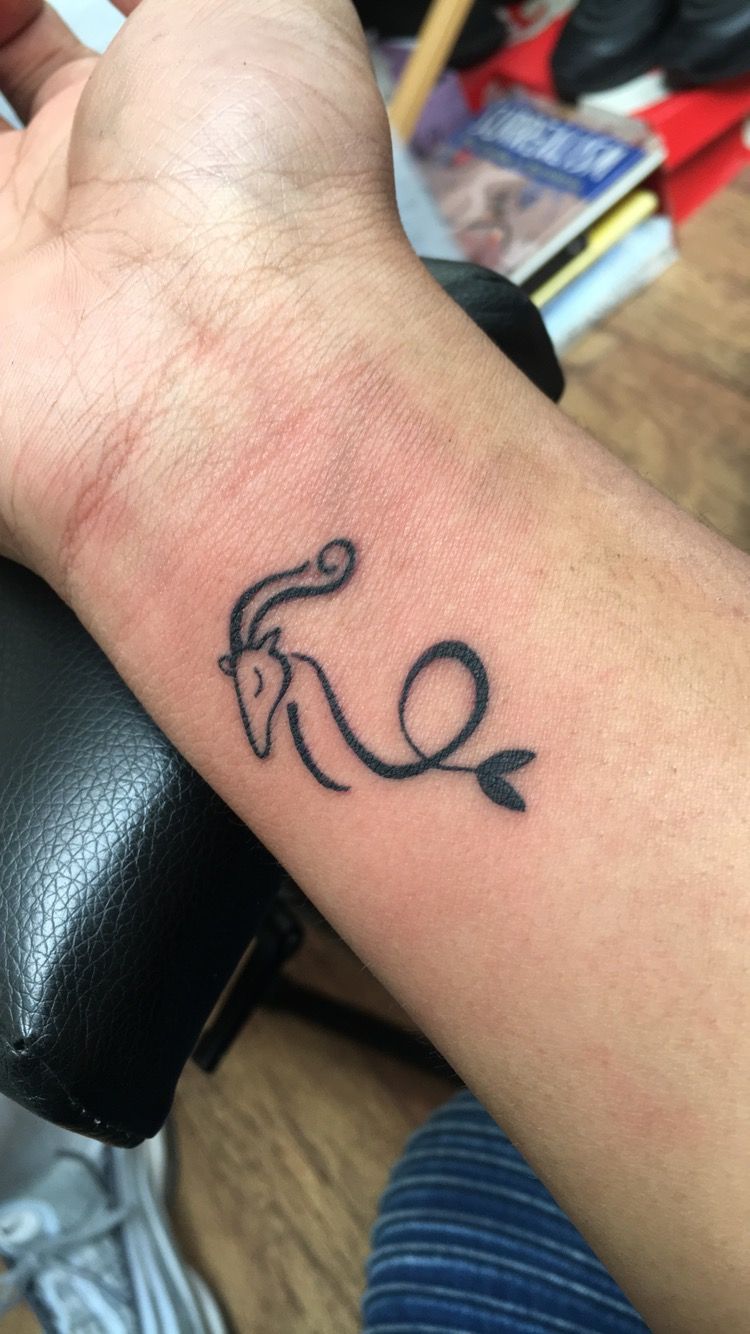 26 Capricorn Tattoo Ideas That Blend Zodiac Symbolism With Unique Designs