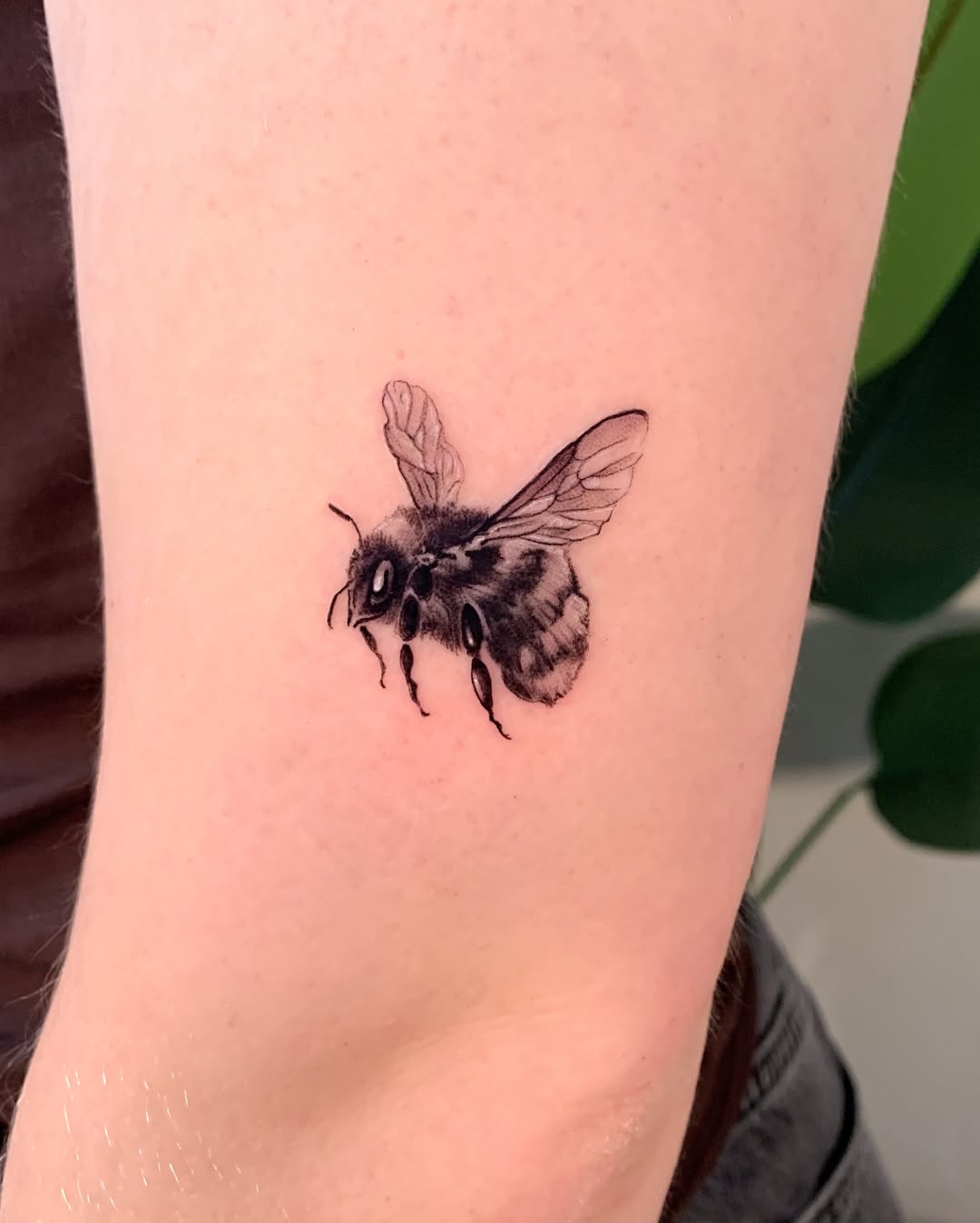 27 Bumble Bee Tattoo Ideas: From Fine-Line Minis to Fuzzy Realism