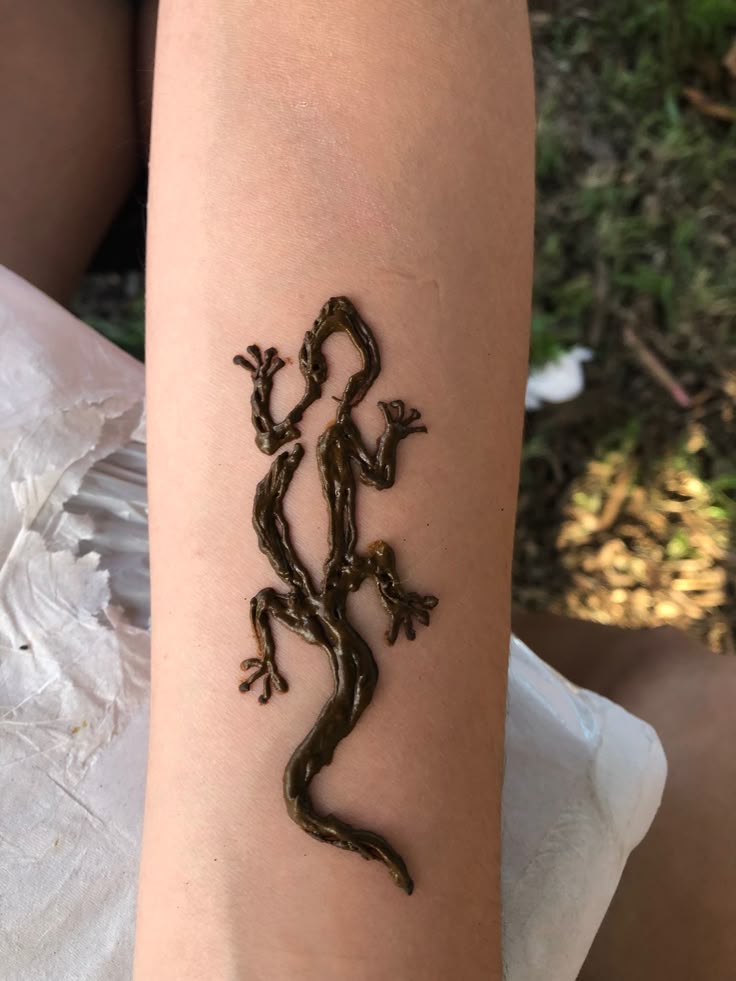 28 Stunning Henna Tattoo Designs for Hand, Arm, Back, and Leg Simple, Cute, Aesthetic Ideas