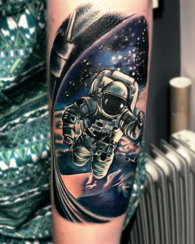 27 Astronaut Tattoo Ideas