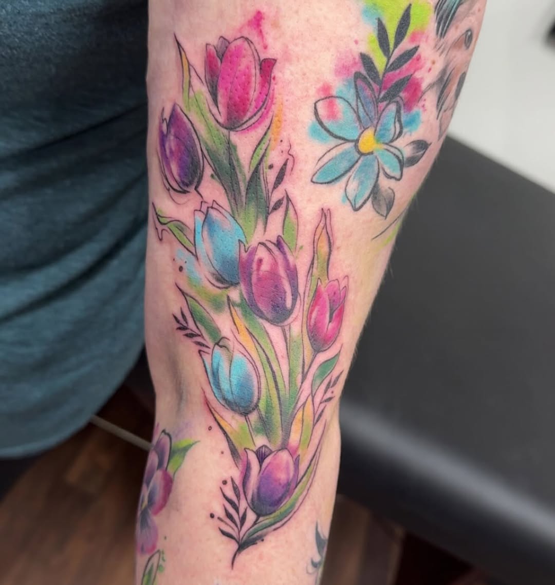 29 Tulip Tattoo Designs Full of Meaning and Style