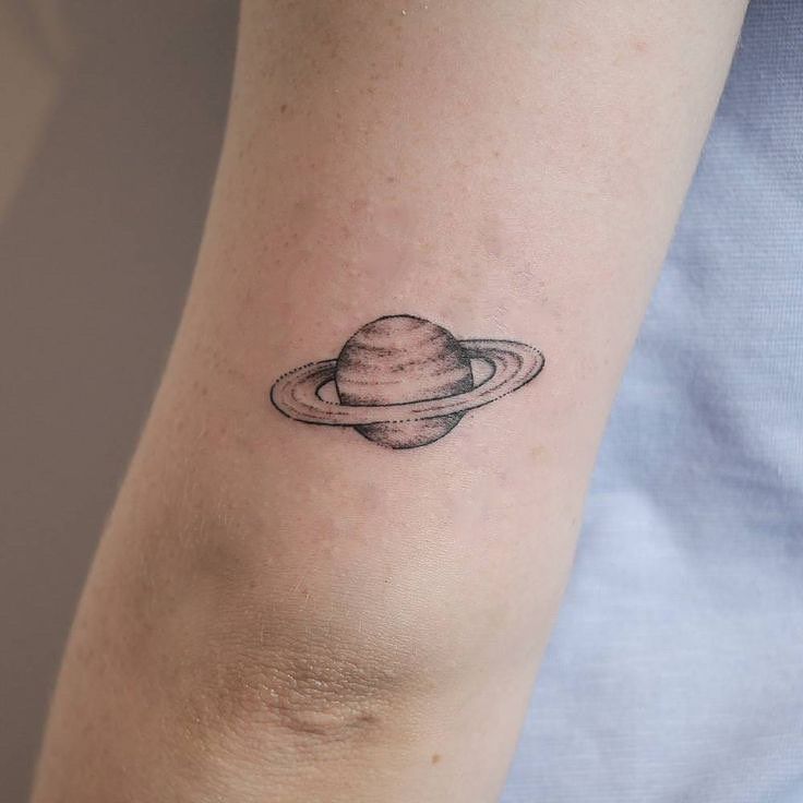 30 Saturn Tattoo Ideas: Meaning, Styles, and Real-Life Designs You ll Actually Want