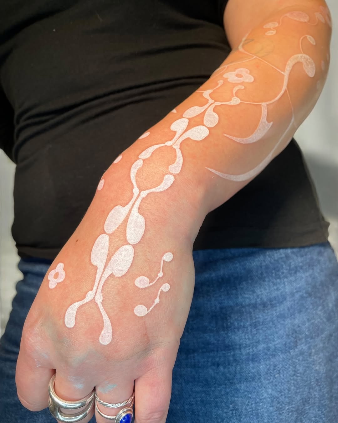 30 White Ink Tattoo Ideas for Dark Skin, Tan, Pale, Brown, Fine Line, Spider, Lightning, Healed Designs