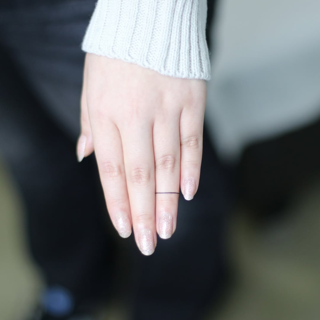 31 Ring Tattoo Ideas: Modern Bands, Meaningful Symbols & Subtle Couples Ink
