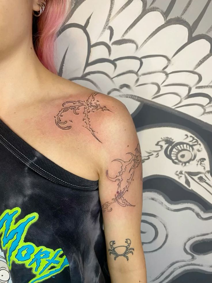 26 Shoulder Tattoo Ideas Women and Men – Ornamental, Fine Line, Eagle, Stencil, and More