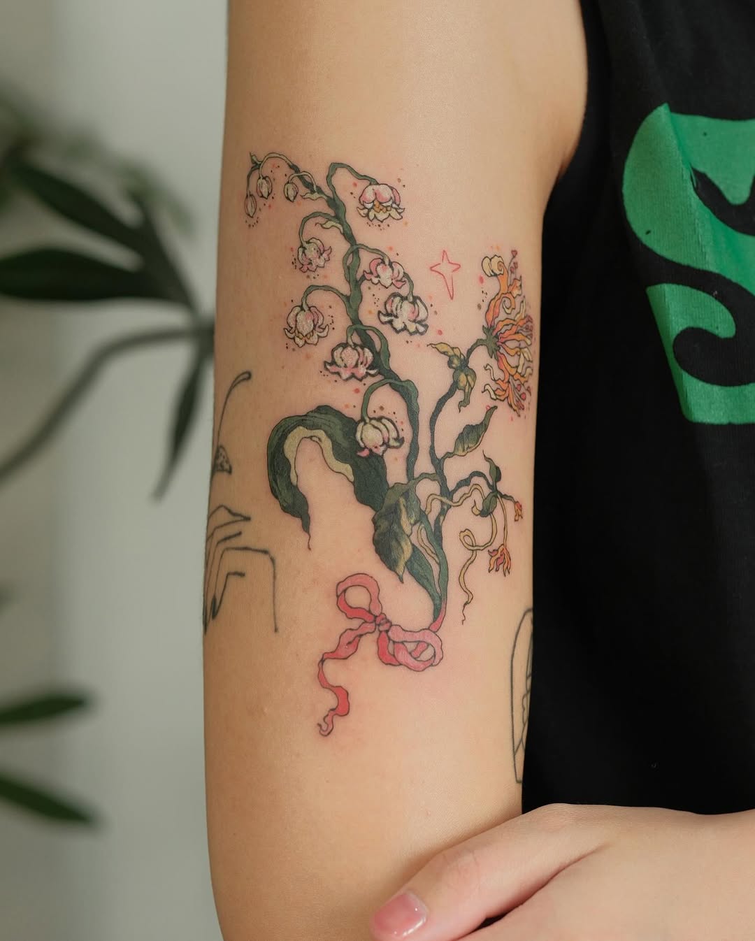 29 Honeysuckle Tattoo Ideas with Fine Line, Neo Traditional, Coral, and American Traditional Designs