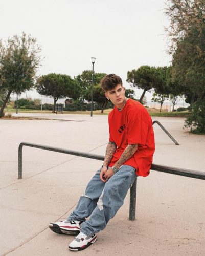 Skate into with 20 Trendy Skater Boy Outfits: From Vintage Flannel to Bold Streetwear