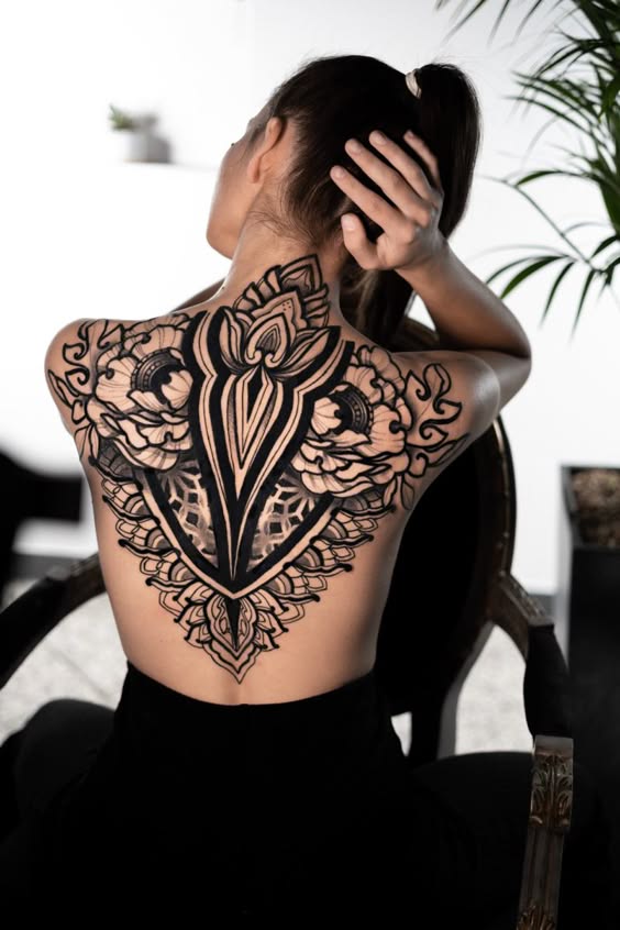 25 Classy and Pretty Tattoo Ideas for Women: Elegant Designs for Arm, Spine, Finger, and More