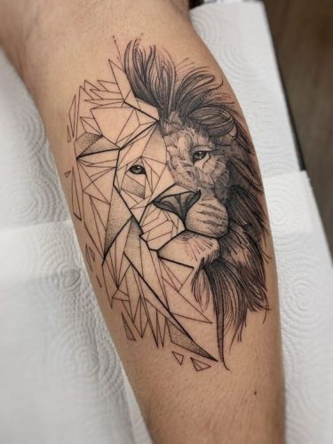 27 Geometric Lion Tattoo: Striking Designs with Angular Elements