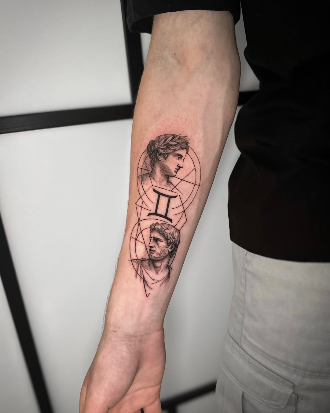 30 Gemini Tattoo Designs Full of Meaning and Style