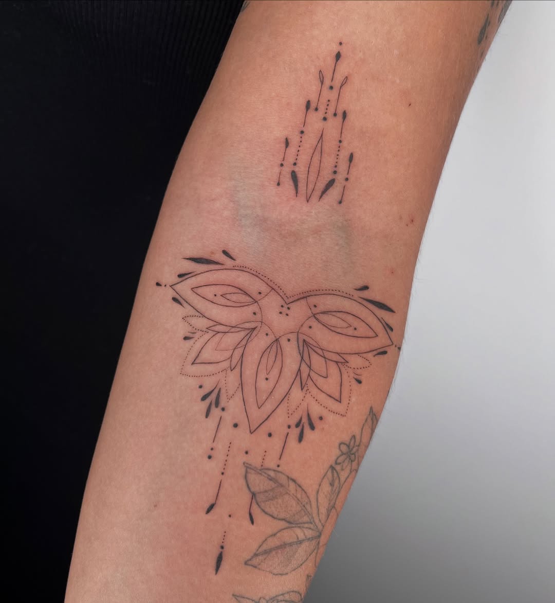 28 Ornamental Tattoo Ideas: Bold Blackwork, Baroque Flourishes, and Fineline Geometry