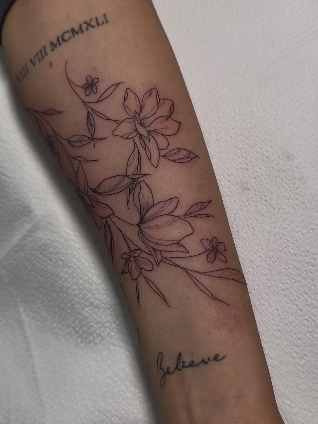 29 Filler Tattoo Ideas: Smart Ways to Close Gaps in Your Sleeve with Flowers, Snakes and Symbols