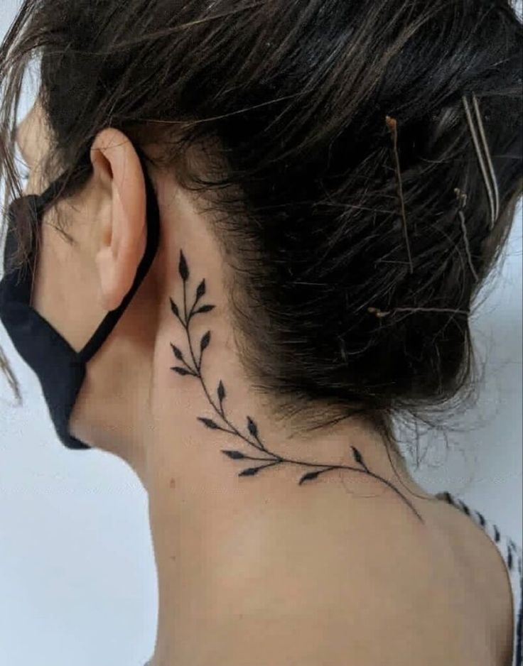 24 Ideas for Behind-the-Ear Tattoos: Creative and Inspiring Designs for Every Style