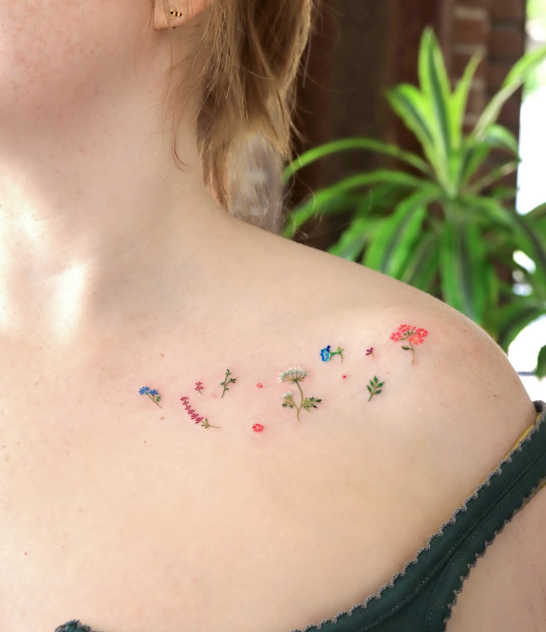 27 Collarbone Tattoo Ideas With Minimalist, Floral, Color, and Fine Line Designs