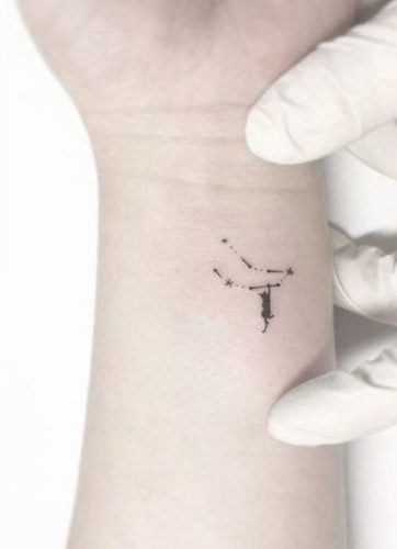 17 Cat Tattoo Ideas for the Wrist