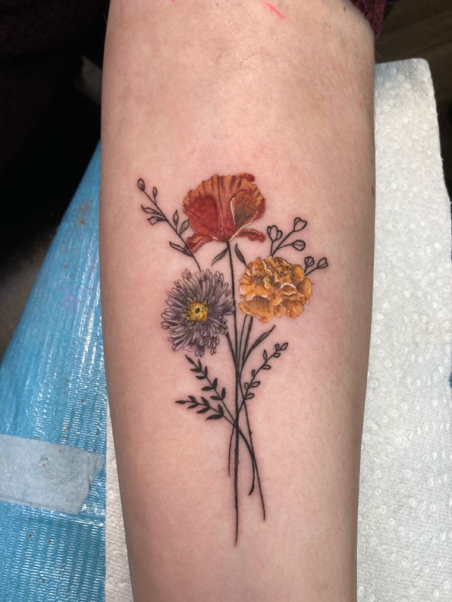 25 September Birth Flower Tattoo Ideas : Aster Designs with Name, Color, Spine, and Memorial Ink Styles