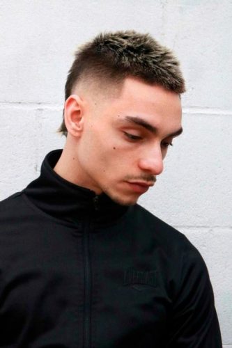 Explore ’s Top 17 Short Hairstyles for Men: From Sleek Fades to Curly Trends