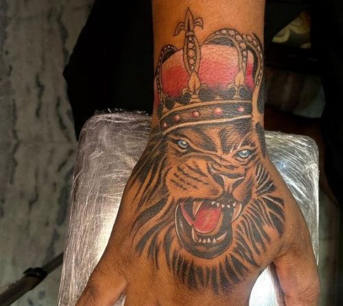 17 Lion Tattoo on Hand: Bold and Powerful Design Ideas