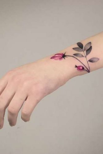 20 Chic Wrist Tattoo Ideas for Women