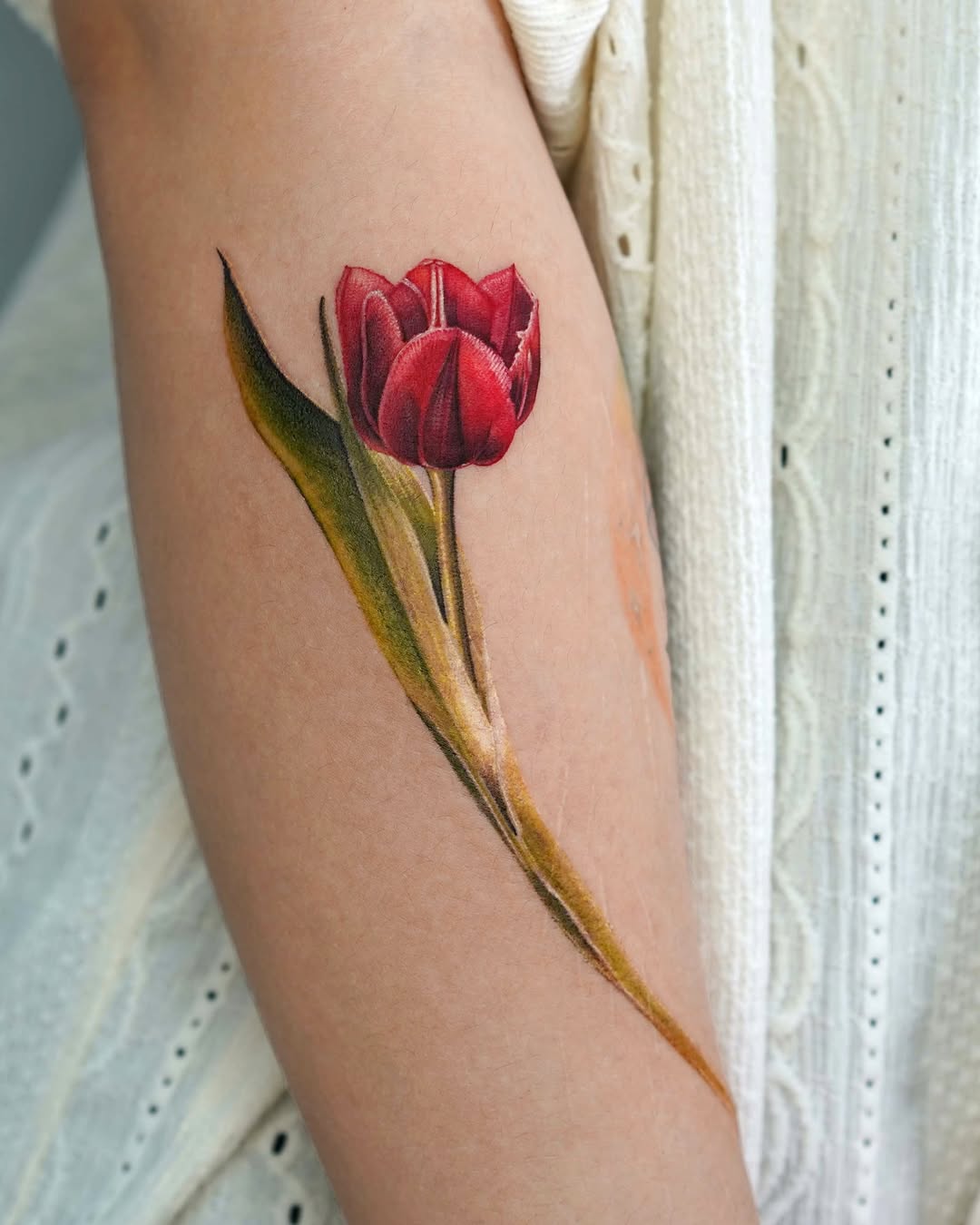 29 Tulip Tattoo Designs Full of Meaning and Style