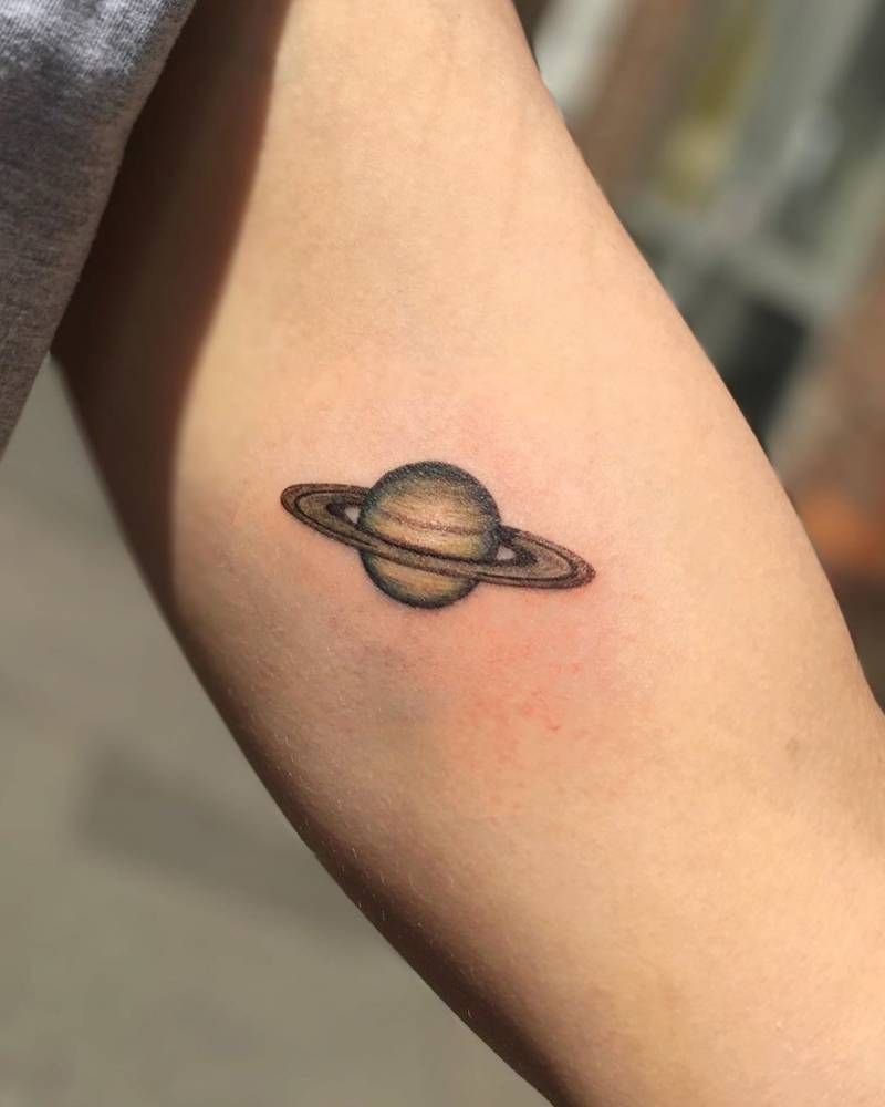 30 Saturn Tattoo Ideas: Meaning, Styles, and Real-Life Designs You ll Actually Want