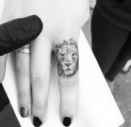 27 Easy Lion Tattoo Ideas: Simple yet Meaningful Designs