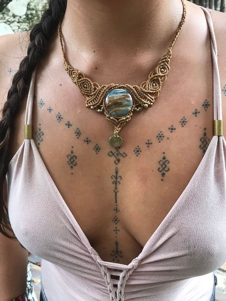 29 Ideas Sternum Tattoo : A Guide to Bold, Feminine & Unique Designs