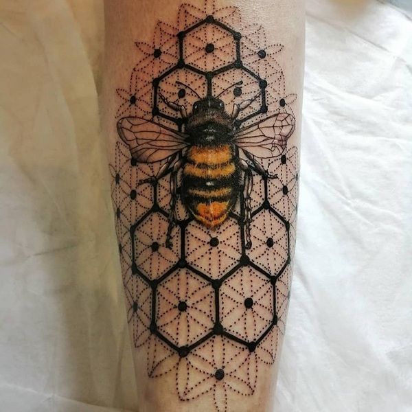 27 Bee Tattoo Ideas for Women & Men: Meaningful Designs from Minimalist & Geometric Styles