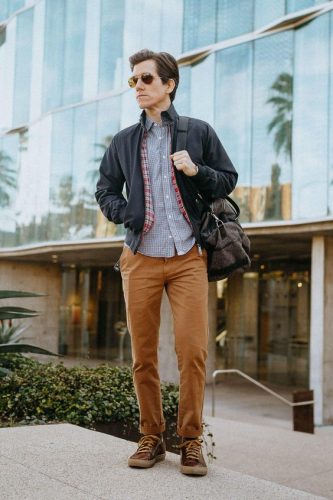 Stylish Men&#8217;s Sneakers and Khaki Combos : 17 Trendsetting Outfits to Elevate Your Look