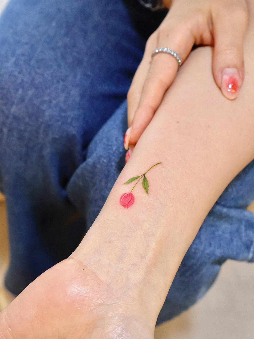 29 Tulip Tattoo Designs Full of Meaning and Style