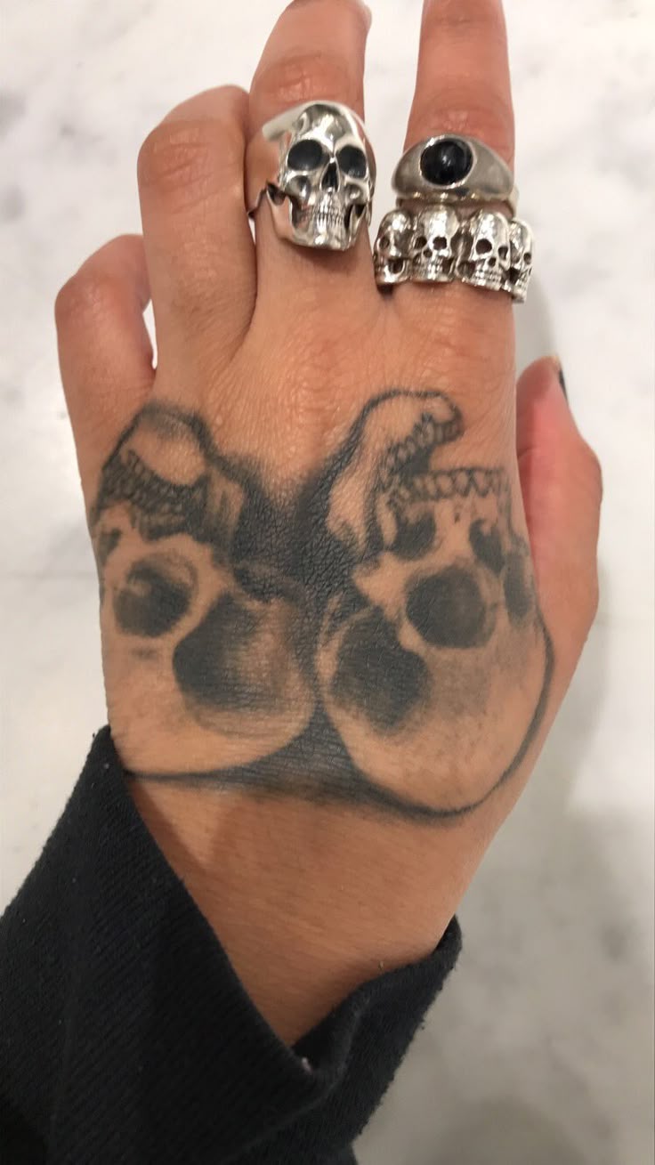 25 Ideas Simple Tattoos Men : Designs That Speak with Subtle Power