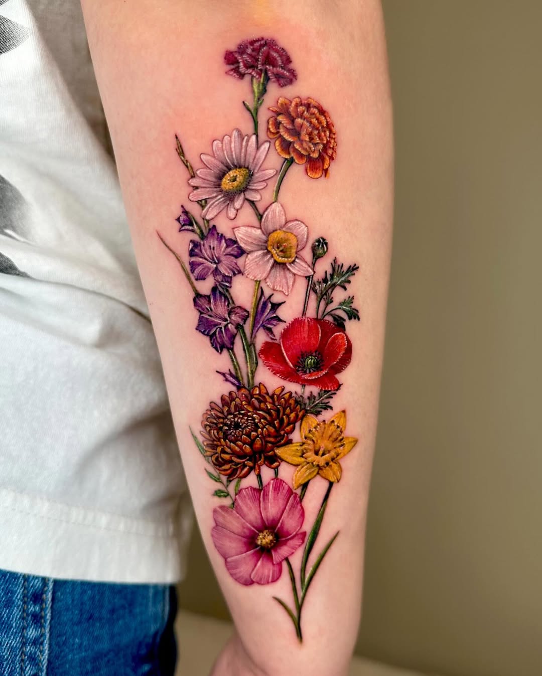 25 September Birth Flower Tattoo Ideas : Aster Designs with Name, Color, Spine, and Memorial Ink Styles