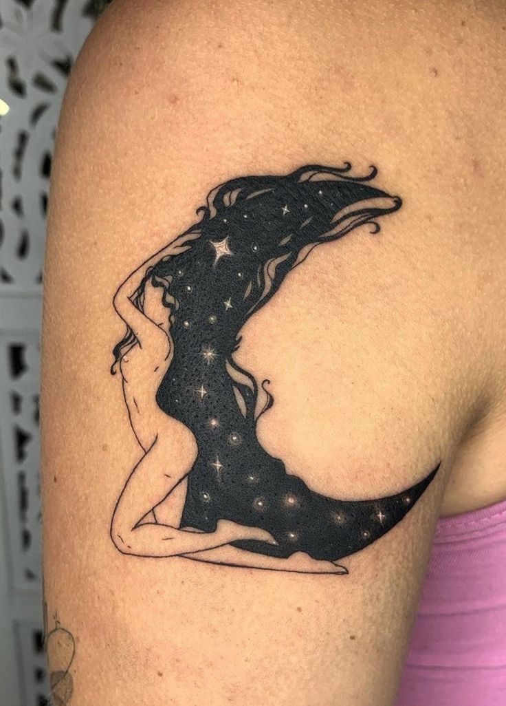 26 Crescent Moon Tattoo Designs : Fine Line, Stencil, Stars, Lotus, Waxing, Waning, American Traditional