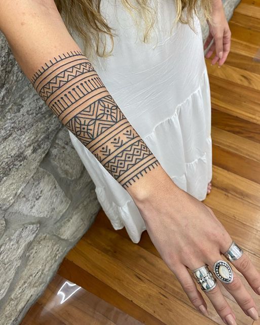 25 Ideas Tribal Tattoo Designs: Bold, Geometric, and Abstract Ink Styles