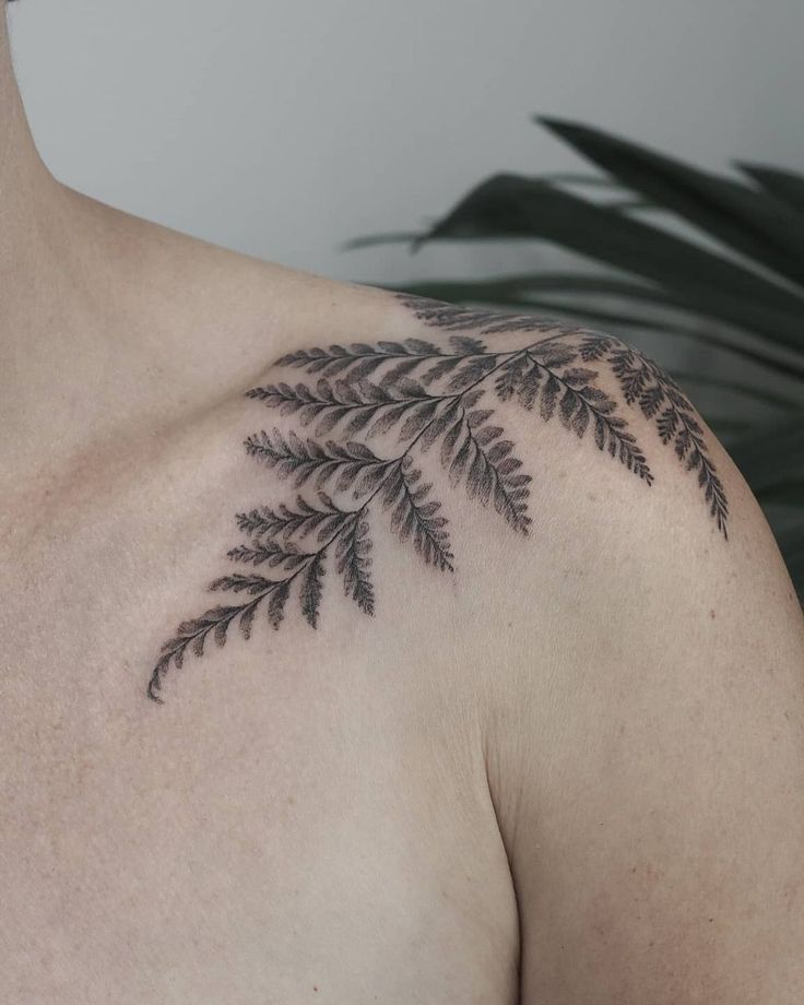 29 Fern Tattoo Ideas: Nature s Most Elegant Lines, From Shoulder Fronds to Hip Vines