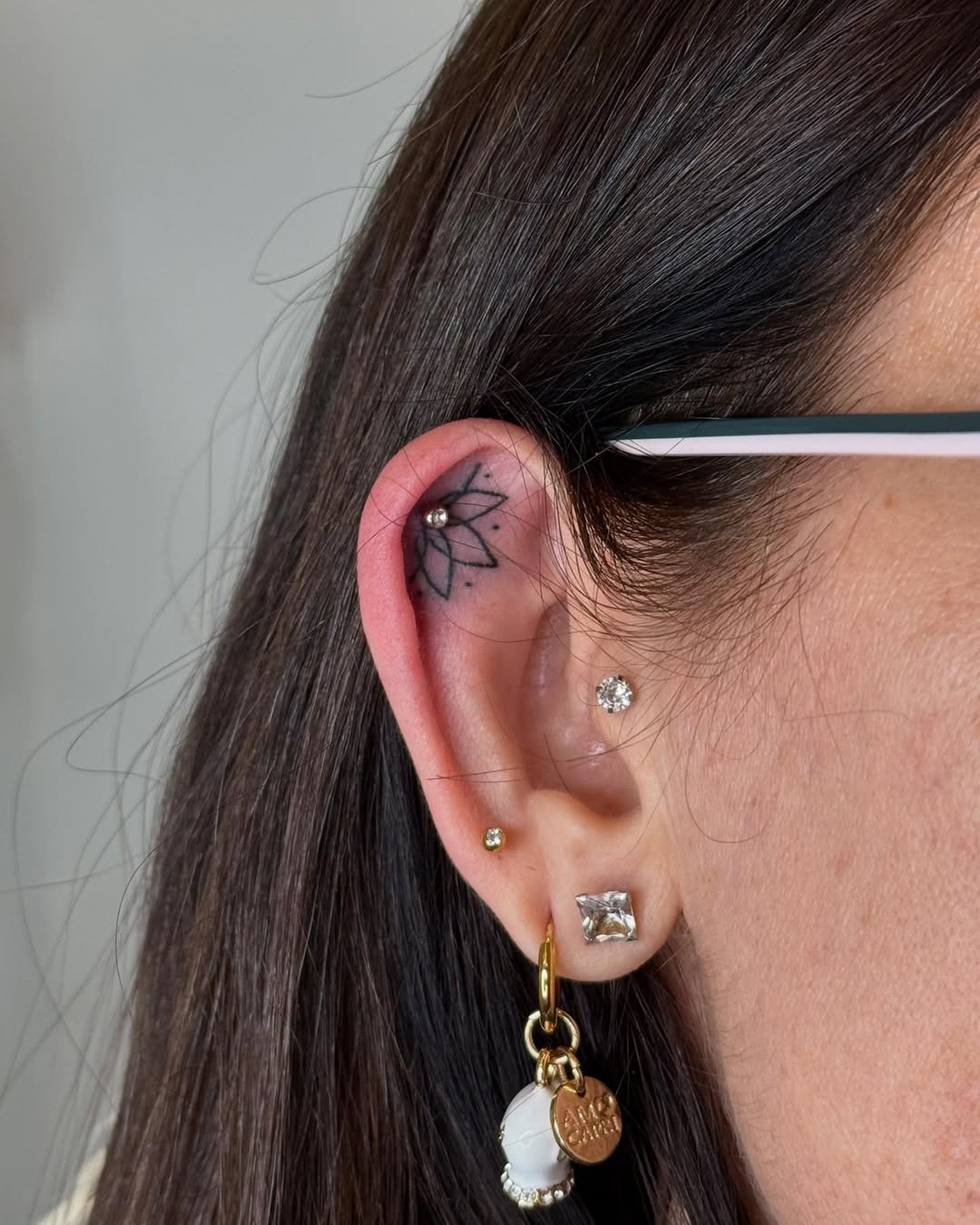 28 Ear Tattoo Ideas for Women and Men with Piercings Inner, Behind, Side, Fine Line, Flowers, Mandala, Moon, Rose, Cross, Stars, Spider Web